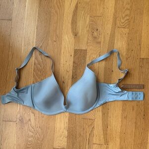 SKIMS Weightless Scoop Bra